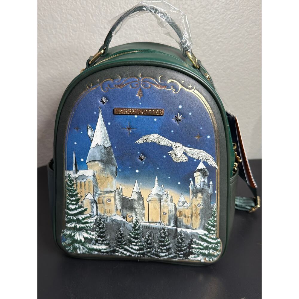 Box Lunch Harry Potter Snow scene Hogwarts light up Backpack NWT - Picture 2 of 8
